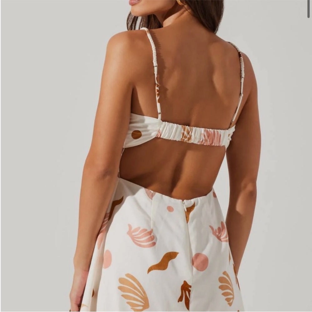 🍓🆕ASTR 
Elegant Cream and Brown Patterned Dress🆕🍓 - Picture 5 of 17